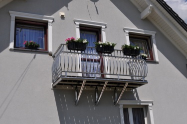 Tarasy i balkony – jak dobrać odpowiednią balustradę?
